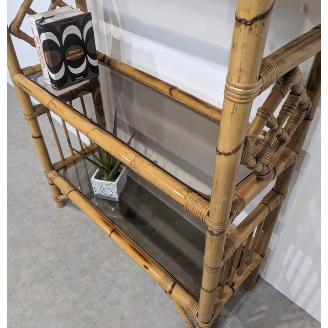 Bamboo shelf, smoked glass Magnificent vintage bamboo shelf. Smoked glass shelves. From the '60s. W 90 / D 34 / H 155