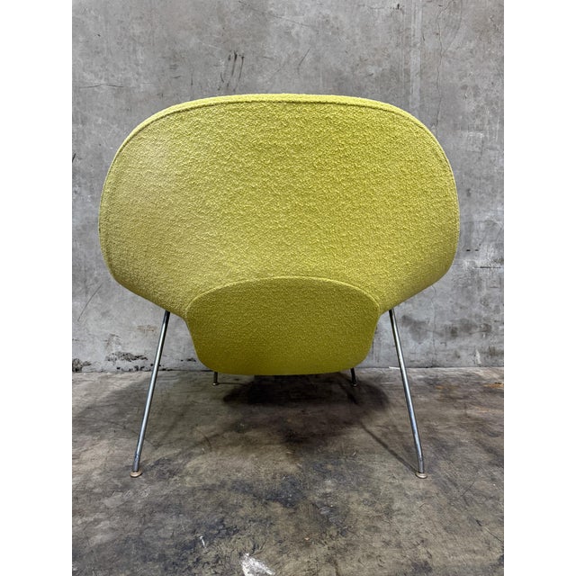 Authentic Knoll Womb Chair & Ottoman by Eero Saarinen – Original Knoll Bouclé Upholstery (Chartreuse) For Sale In San Francisco - Image 6 of 10
