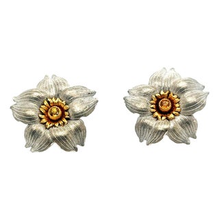 Late 20th Century Pair of 18k Buccellati Flower Earrings For Sale
