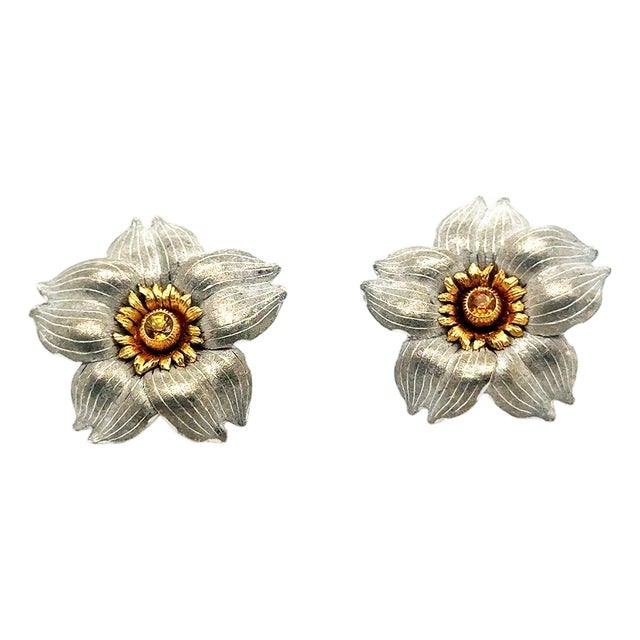 Late 20th Century Pair of 18k Buccellati Flower Earrings For Sale