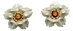 Late 20th Century Pair of 18k Buccellati Flower Earrings