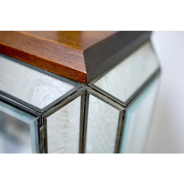 Wood 1960s Art Deco Style Mid Century Etched Glass Lead Table Lantern Lamp - set of 2 For Sale - Image 7 of 10