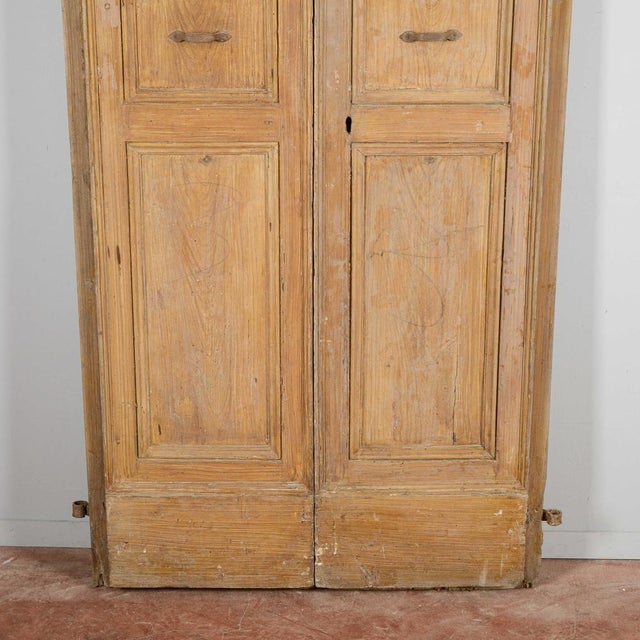 This charming antique double door, dating back to the late 18th century, embodies the understated yet functional style of...