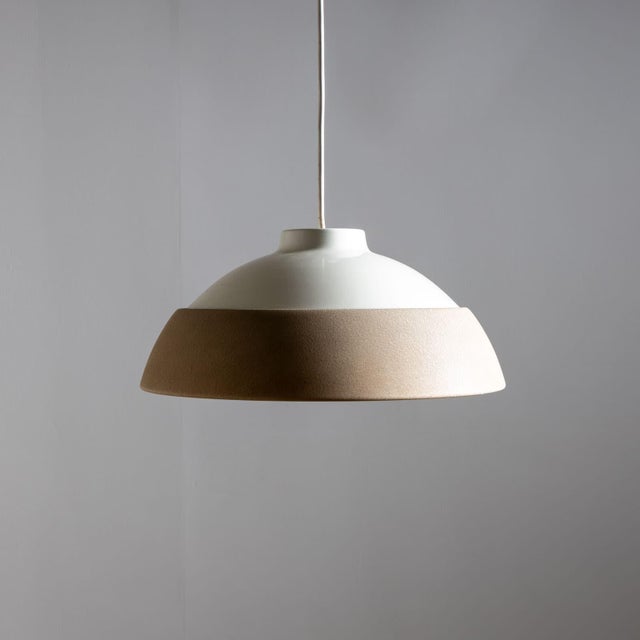 The "2129" ceiling lamp is a striking piece crafted from white lacquered metal, designed by Gino Sarfatti for Arteluce in...