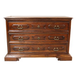 Antique Italian Cantarano Chest of Drawers in Walnut For Sale