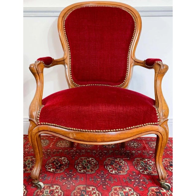 Nice Louis XV style walnut cabriolet armchair from Louis-Philippe period. Its front legs, resting on weels, are curved and...