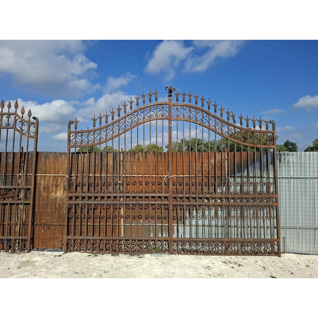 Monumental Antique Double-Leaf Gate in Solid Wrought Iron with Scrolls and Swirls (4 Meters Wide) A refined and majestic...