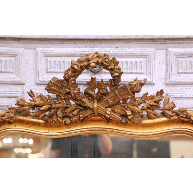 French 19th Century French Louis XV Giltwood Wall Mirror With Floral Crest For Sale - Image 3 of 8
