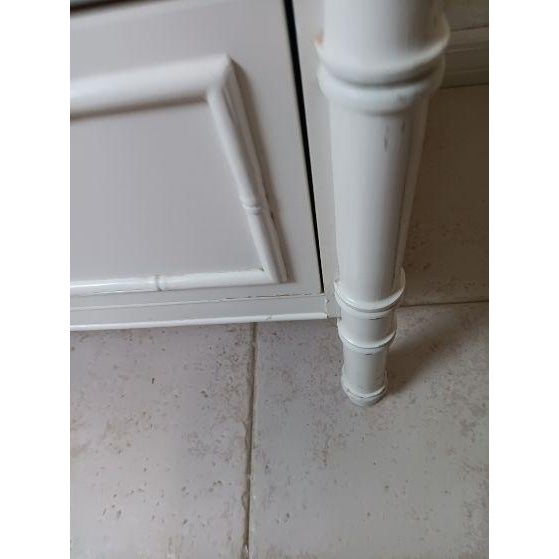1970s Hollywood Regency Faux Bamboo Style White Dresser 6 Drawer Gold Handles For Sale - Image 9 of 13