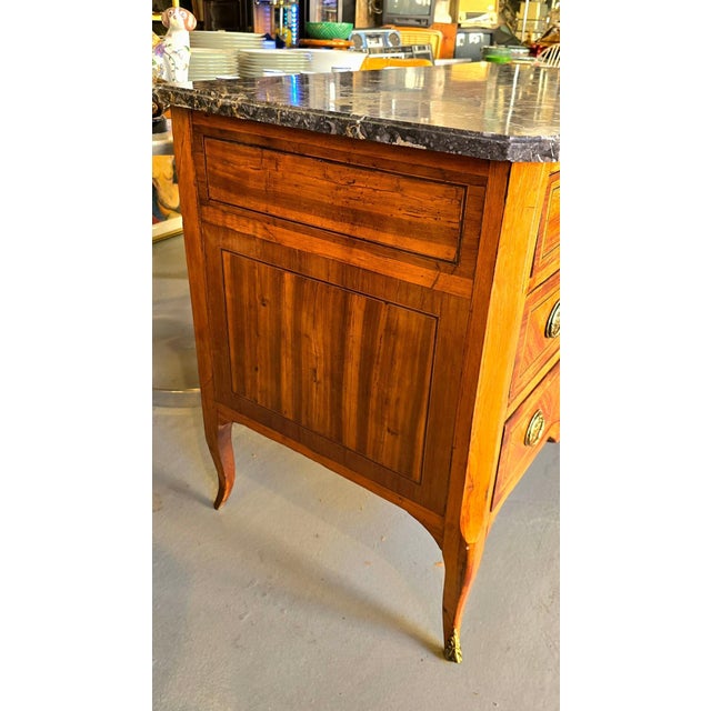 Marquetry Commode with Projecting Top For Sale - Image 10 of 18
