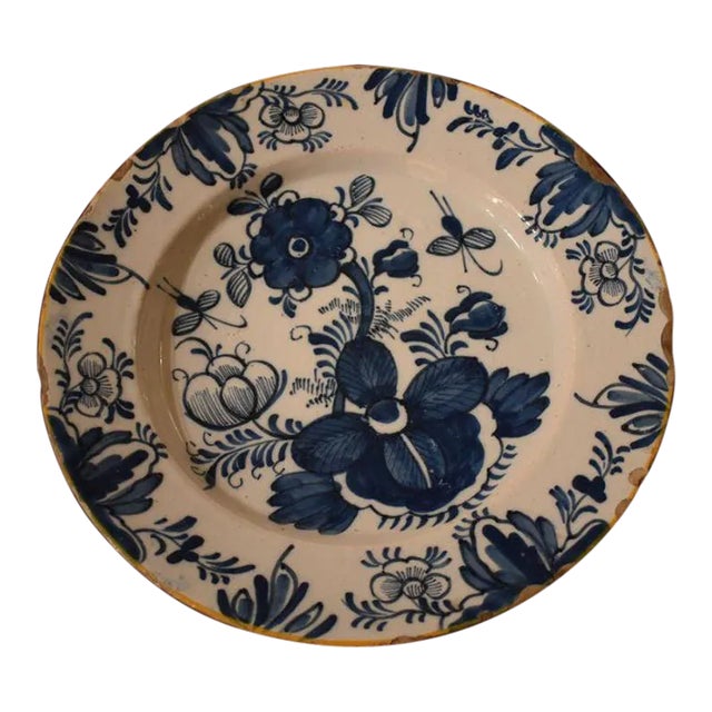 18th Century Delft Charger With Robust Floral Design For Sale