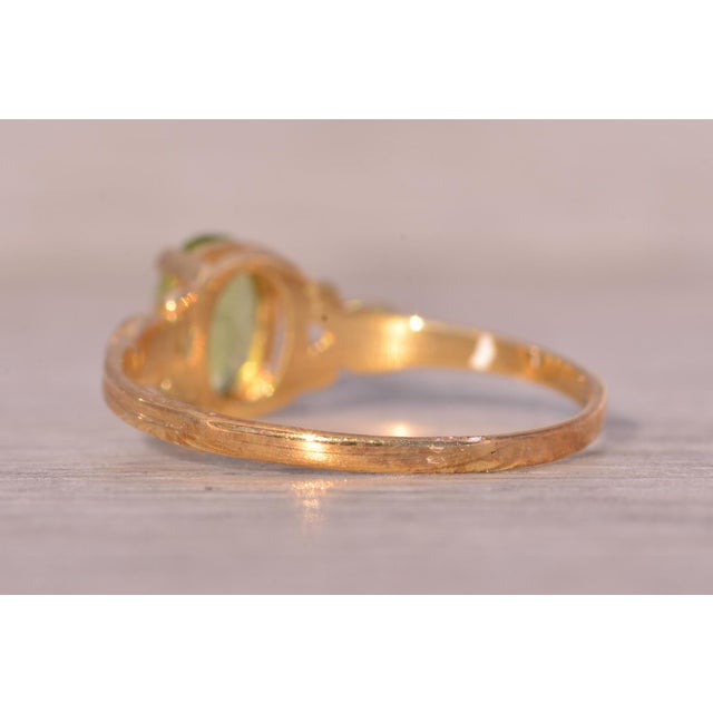 The Hove: Peridot Ring in Yellow Gold with Patterned Shank For Sale In Philadelphia - Image 6 of 11