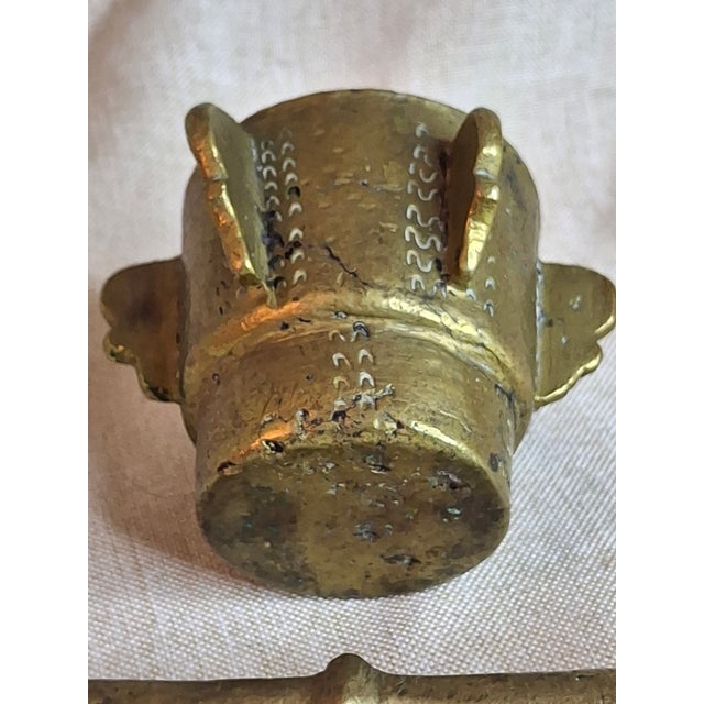 Metal 16th or 17th C? Spanish Renaissance Bronze Mortar and Pestle Ribbed Fin Judaica Antiquity For Sale - Image 7 of 16