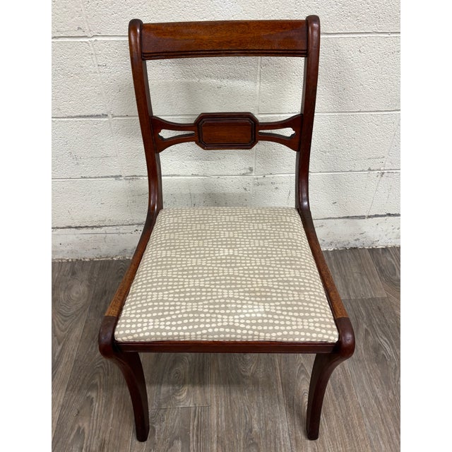 Late 20th Century Vintage Drexel Duncan Phyfe Regency Style Pierced Bow Back Dining Side Chair For Sale - Image 5 of 8