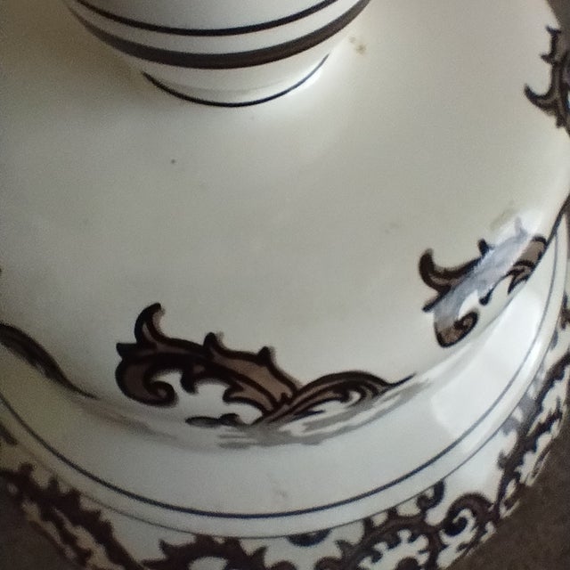 Vintage 1970s Hand-Painted Brown & White Floral Ginger Jar Table Lamp For Sale - Image 13 of 15