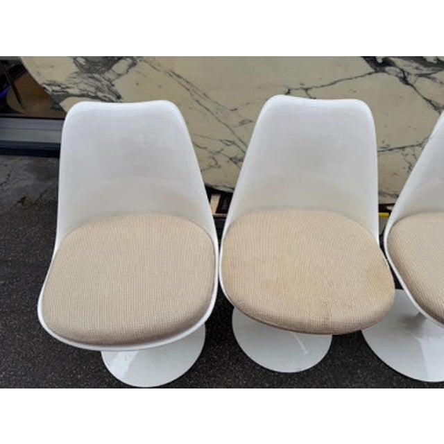 Mid-Century Modern Tulip Swivel Chairs by Eero Saarinen for Knoll International, 1980s, Set of 4 For Sale - Image 3 of 12