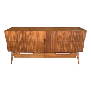 Mid-Century Modern Walnut Dresser With Sculpted Integrated Pulls and Splayed Legs” For Sale