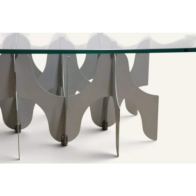 Minimalist Sculptural Coffee Table in Metal and Glass, 1980s For Sale - Image 11 of 18
