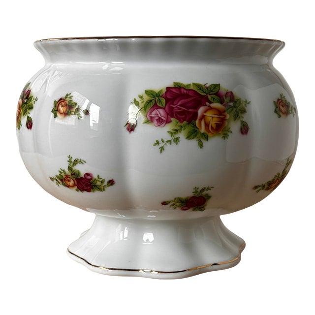 Vintage Royal Albert "Old Country Roses" Fine Bone China Rose Bowl / Pedestal Vase For Sale