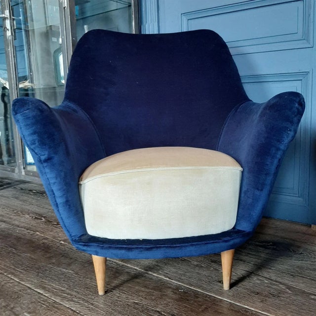 Set of Italian Armchairs in Cobalt Blue and Cream, 1960 For Sale - Image 4 of 8