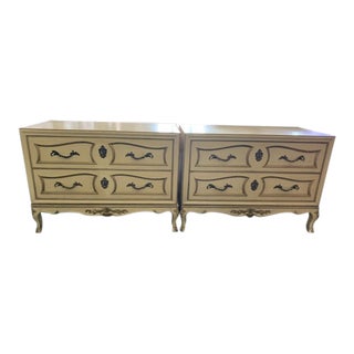 Vintage Henredon Nightstands - a Pair For Sale
