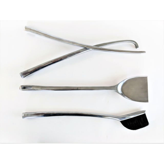 Italian Umbra “Fuego” Cast Aluminum Fireplace Tool Set, 1980s For Sale In Los Angeles - Image 6 of 7