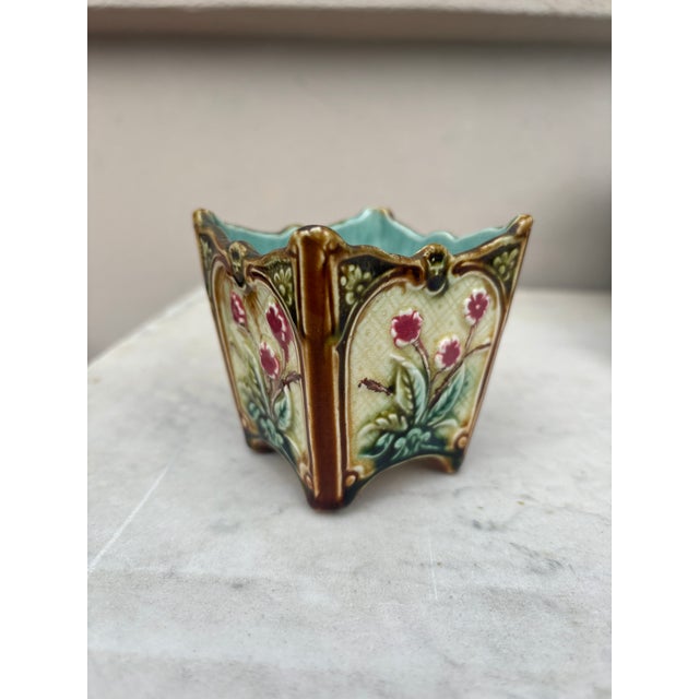 Small French Majolica cache pot Onnaing, circa 1890. flowers and leaves.