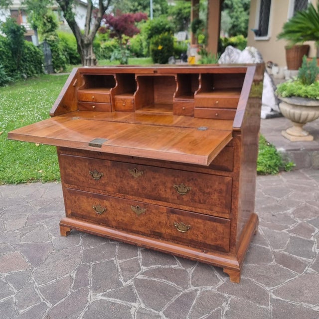 Wood English Flap in Walnut and Elm Burl, 1770s For Sale - Image 7 of 10