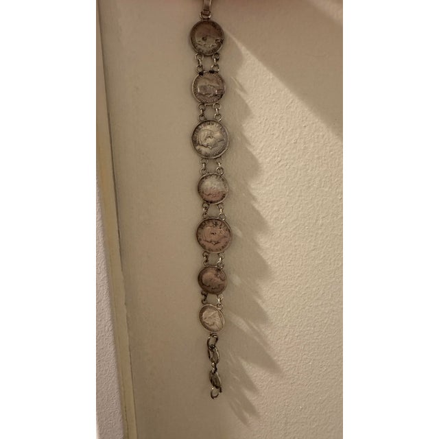 Vintage Mid-Century Sterling & .500 Silver British Sixpence Coin Link Bracelet For Sale - Image 4 of 7