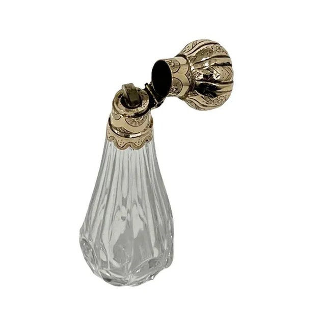 19th century Dutch crystal and gold scent- or perfume bottle A Dutch golden perfume bottle with an octagonal cut crystal...