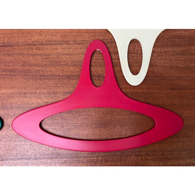 Mid-Century Modern German Space Age Green, Red, Yellow, White Coat Hangers by Jürgen Lange for Schönbuch, 1960s, Set of 4 For Sale - Image 14 of 18