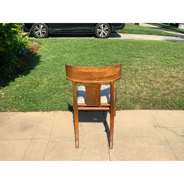 Modern mid century style dining chair, in the Manner of Robsjohn Gibbings. The chair has a newly upholstered cushion that...