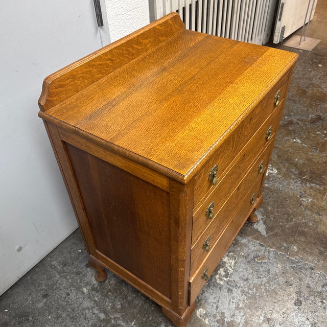 Tiger Oak Wood Victorian Era Chest of Drawers For Sale - Image 11 of 12
