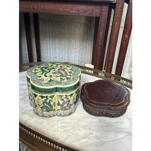 Wood 19th Century Porcelain Republic Era Kangxi Style Famille Verde Biscuit Box For Sale - Image 7 of 11