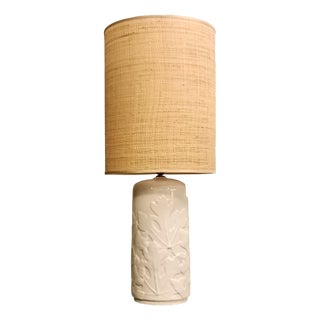 White Ceramic Table Lamp with Embossed Leaf Details and Fabric Lampshade from Vivai del Sud, Italy, 1960s For Sale