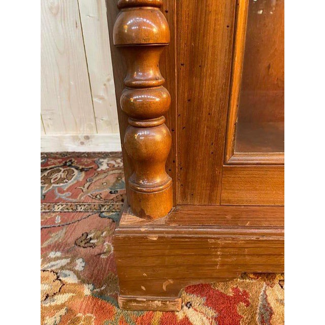 English Display Cabinet in Mahogany and Brass For Sale - Image 5 of 10