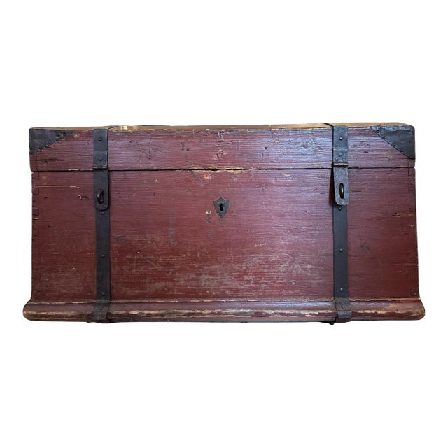Early 19th Century American Painted Wooden Trunk With Wrought and Hammered Iron Hardware For Sale