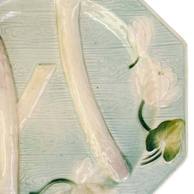Art Nouveau French Art Nouveau Water Lily Asparagus Majolica Plate, Circa 1890 For Sale - Image 3 of 7