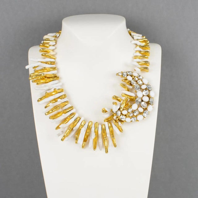 This impressive Ugo Correani made-in-Italy resin choker necklace features an oversized one-strand design with faux coral...