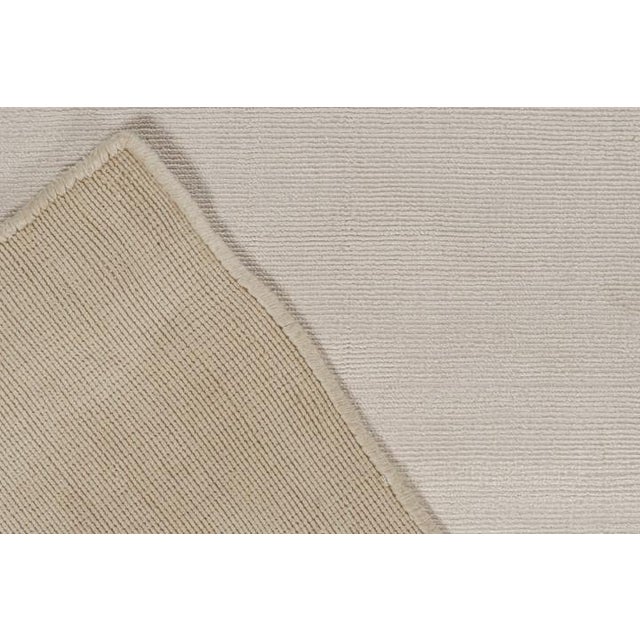 Textile 2010s Rug & Kilim’s Plain Modern Rug in Solid Silver and Off-White Tone-on-Tone For Sale - Image 7 of 7