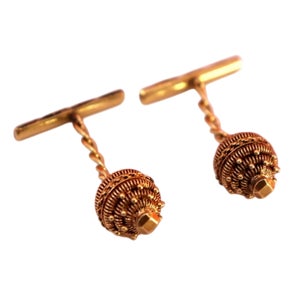 Gold Cufflinks in Filigree Pine Cone Shape and Plaited Crossbars, Set of 2 For Sale