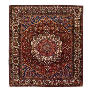 Antique Designed Persian Bakhtiari Wool Rug With Multicolor Motif