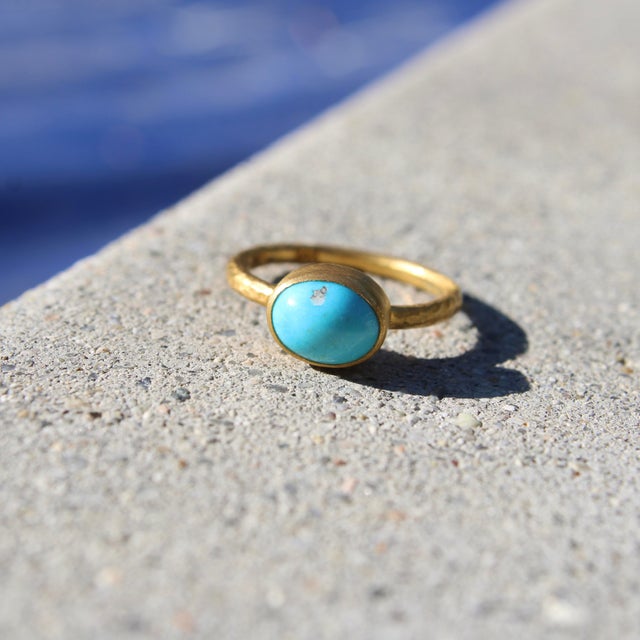 1990s 24k Gold Handmade Persian Turquoise Cabochon Ring, Size 7.5 For Sale - Image 10 of 10