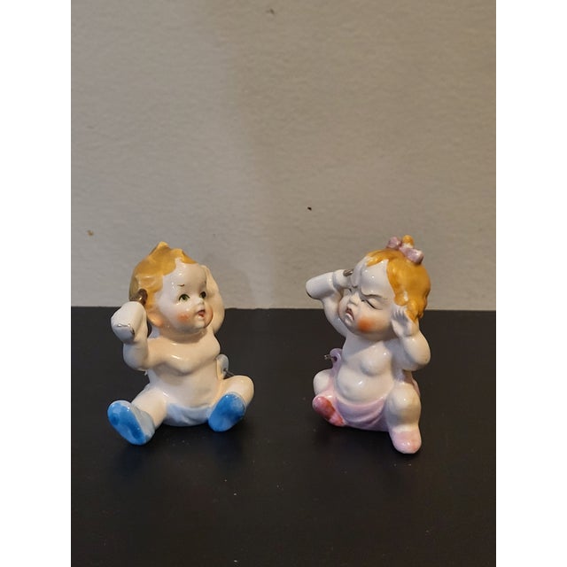 This set of handpainted salt and pepper shakers is in excellent condition with no chips, cracks, hairlines. Real metal...