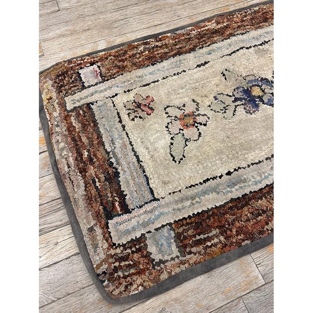 1880s Traditional Beige Antique Folk Art American Hooked Knotted Wool Rug For Sale - Image 4 of 7