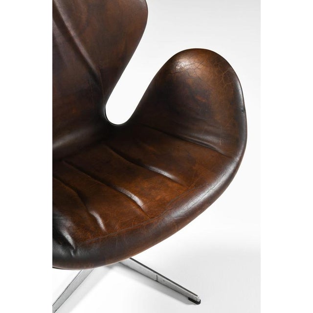 Easy Chairs in Aluminium and Leather by Arne Jacobsen, 1970s, Set of 2 For Sale - Image 8 of 13