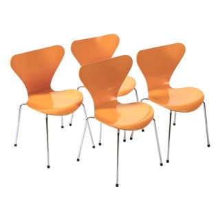 Danish Modern Dining Chairs Series 7 by Arne Jacobsen for Fritz Hansen For Sale