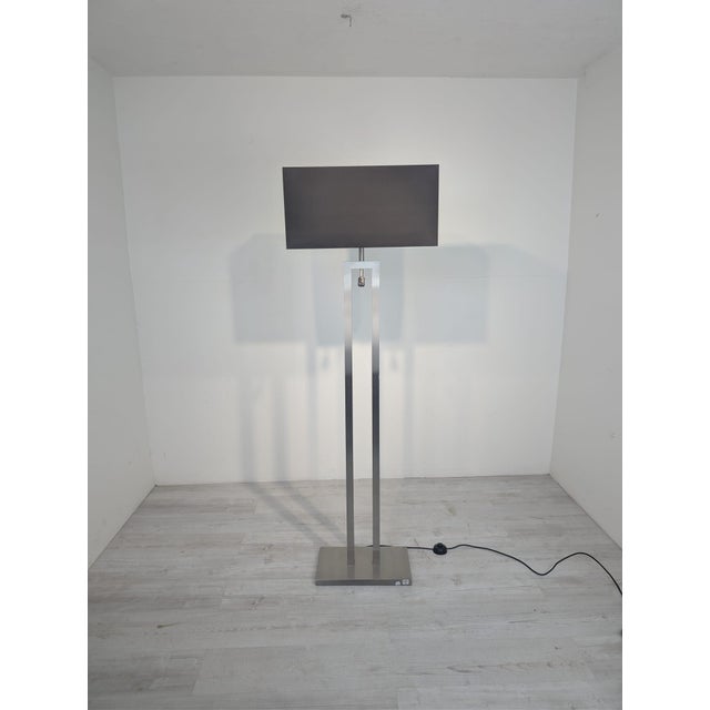 Peters Design Floor Lamp Model 4159 The product shown is a Peters Design floor lamp, model 4159, characterized by an...
