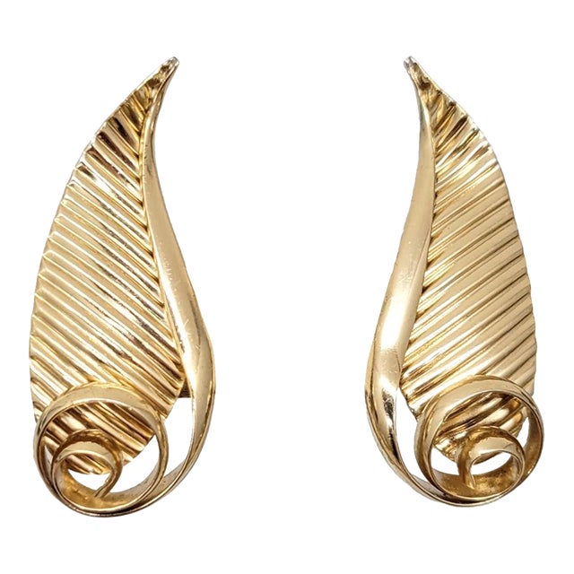 Vintage 1950s Signed Napier Goldtone Leaves Clip Earrings- 2 Pieces For Sale