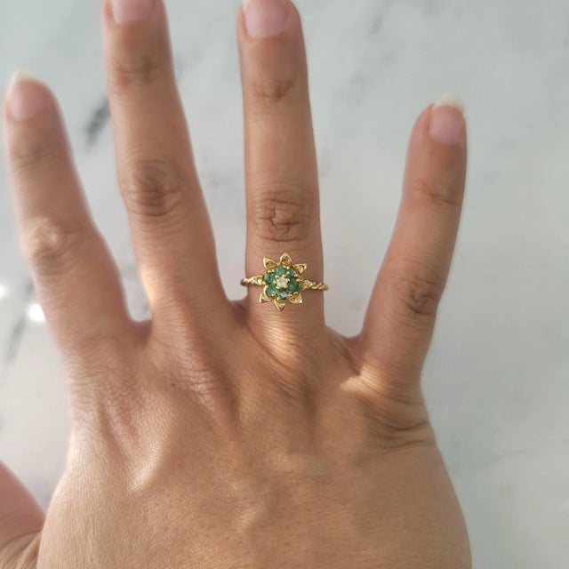 ♥ Product Summary ♥ Main Stone: Emerald Band Material: 14k Yellow Gold Weight: 4-5 grams Bulb Height: 13mm